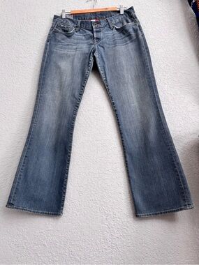 Lucky Brand Light Blue Flare Jeans Y2K 98% Cotton 2% Spandex